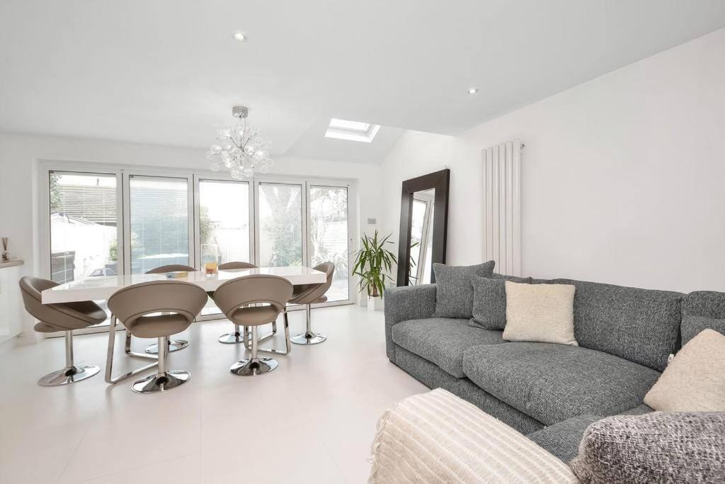 Home In Southsea With Hot Tub, Close To The Sea Portsmouth Kültér fotó