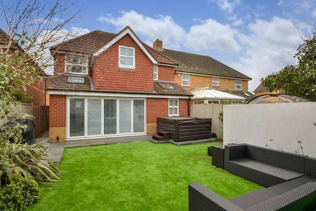 Home In Southsea With Hot Tub, Close To The Sea Portsmouth Kültér fotó